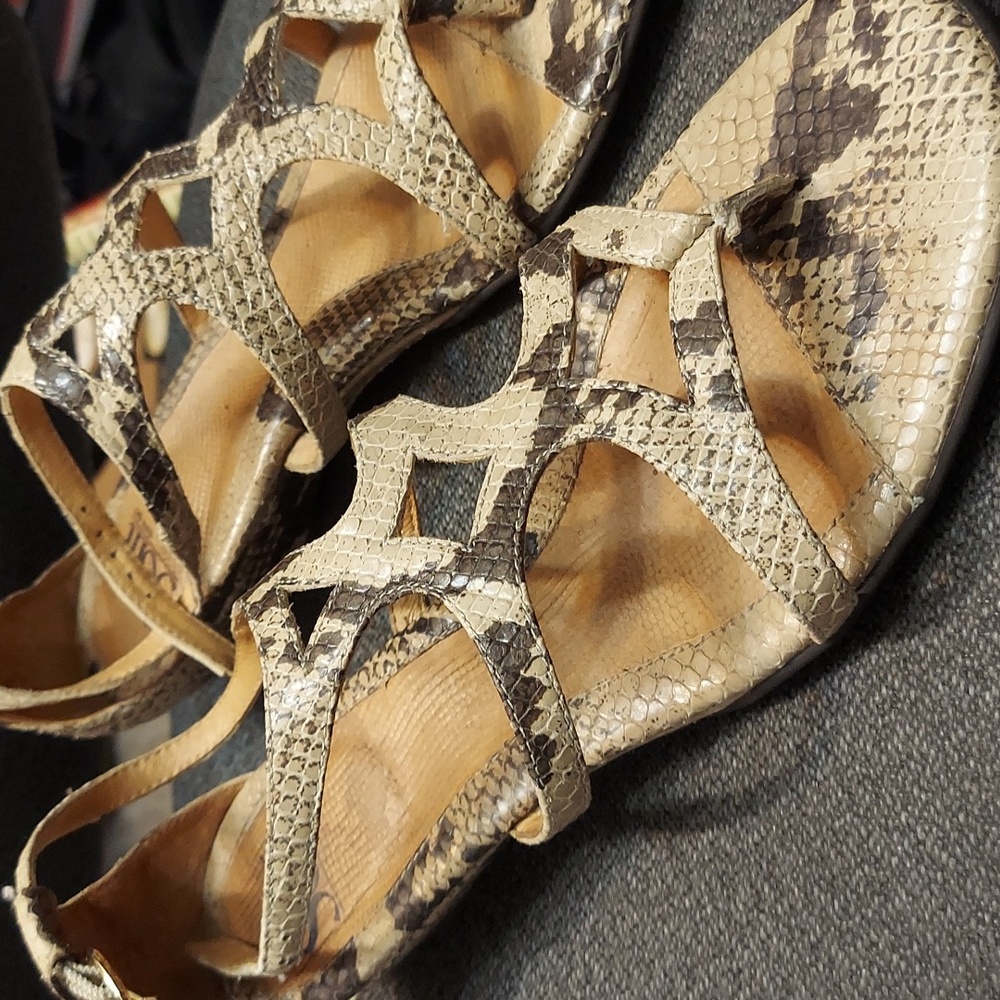 NEW Womens SOFFT Riona Sandal off white size 8.5M Retail $129